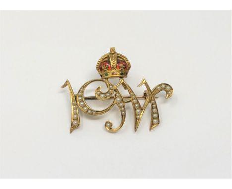 A 15ct gold pearl and enamel brooch 1911 (George V coronation), 4g.
