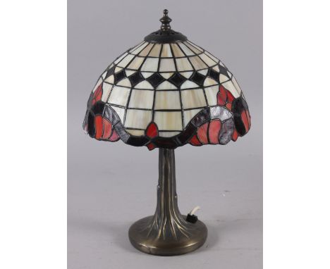 An Art Nouveau design table lamp with leaded glass shade, 14" high 