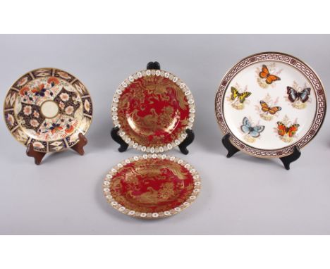 A pair of Royal Crown Derby "Red Aves" pattern wall plates, circa 1970, 8 1/2" dia, a Crown Derby wall plate, centre enamelle