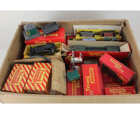 Tri-ang OO gauge model railway locomotive, R152 Diesel Shunter, 13005 (boxed), a tank engine locomotive R52, 47606 and a coll