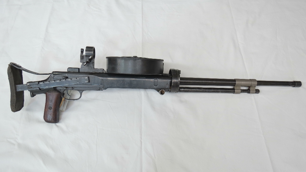 A Russian DT tank machine gun and drum mag (SN3494) cal 7.62