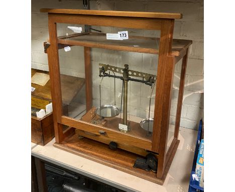 LARGE WEIGHING SCALES