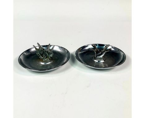Vintage round ashtrays. 1 tray with two fish in the center is from Hamilton Product. The other with two hippos is from Pinche