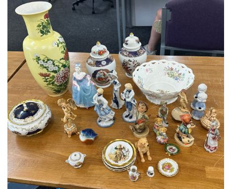 Selection of assorted porcelain miscellaneous to include a ' Coalport lady figure', pair of oriental vases, Goebel etc 