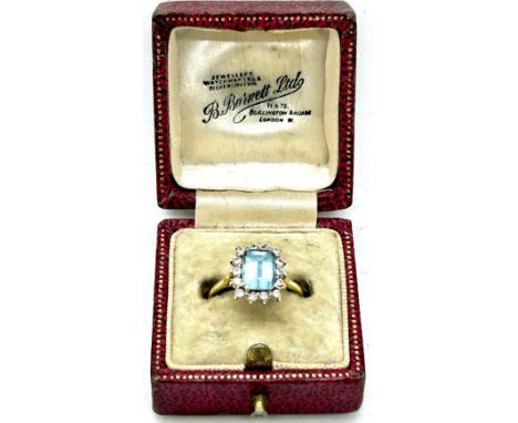 18ct gold and gemset ladies ring, weight 2.6g, head measures 1.1cm x 1cm, UK ring size L 
