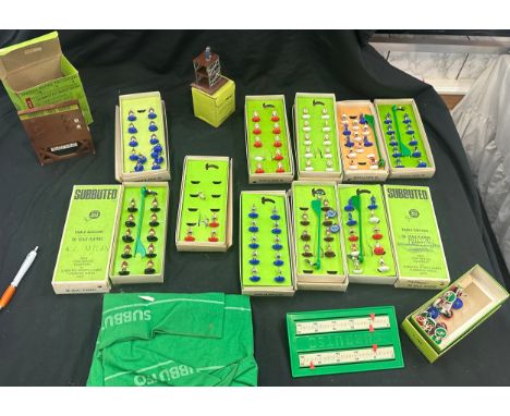 Selection of vintage boxed Subbuteo 00 scale players, Subbuteo boxed match score recorder, Subbuteo TV tower etc 