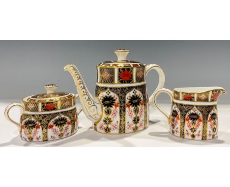 A Royal Crown Derby 1128 Imari pattern bachelor teapot and cover, 14cm high, first quality; a two handled sucrier and cover, 