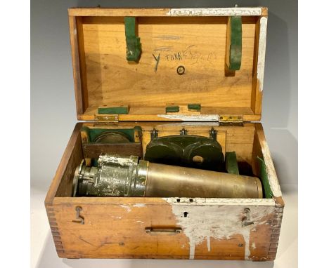 Militaria - a Ross, London, Monocular Gunsight 7 x 50, PATT G353AH, cased 