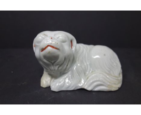 A Chinese glazed ceramic dog, H.9 W.14 D.10cm 