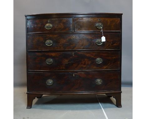 A Georgian mahogany bow front chest of drawers, H.103 W.104 D.52cm 