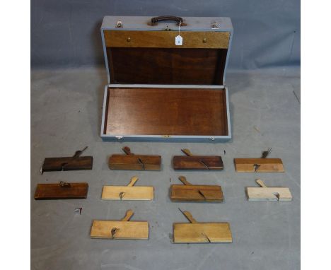 A vintage tool box + vintage tools H.46 L.69cm 
