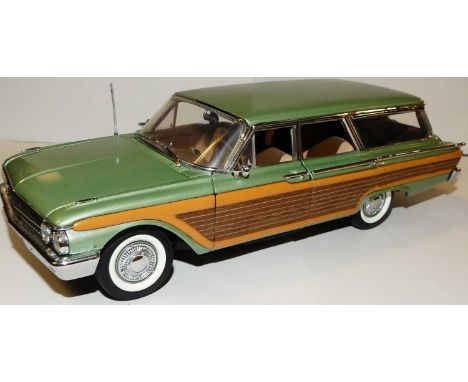 A Franklin MInt Precision Models 1/24th scale diecast model of a 1961 Ford Country Squire, comprising of metallic green body 