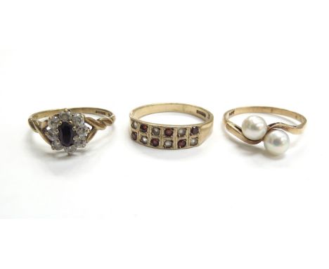 Three 9ct gold rings including pearl example, 5.4g