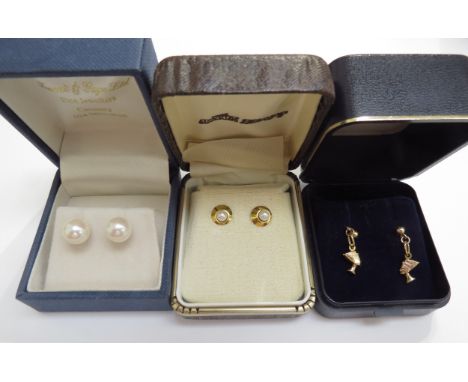 Two pairs of 9ct gold post pearl stud earrings and a pair of drop earrings as Nefertiti stamped 9k, 3.3g total