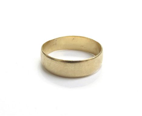An 18ct gold wedding band. Size K/L, 2.3g