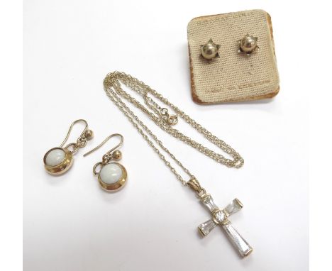 A pair of 9ct gold stud earrings, opal drop earrings a/f and a 9ct gold neckchain hung with a 9ct gold crystal cross pendant
