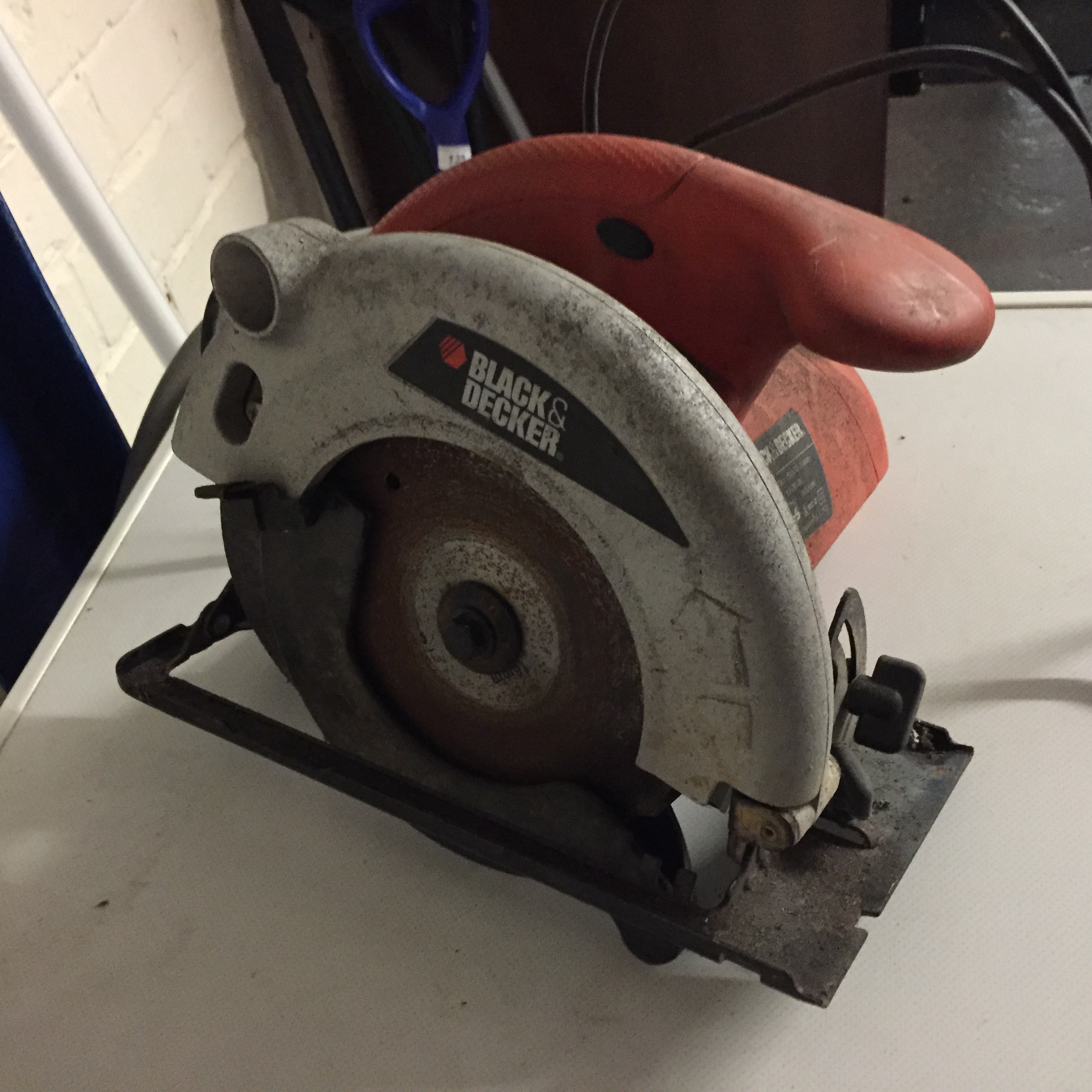 A Black and Decker rip saw. (Showroom 2)