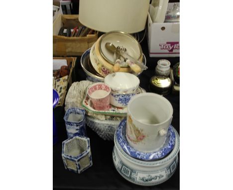 Collection of pottery and porcelain, to include a large bowl/basin, tureen, bowls, Jubilee barrel, etc, (qty)