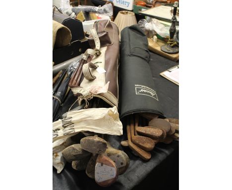 Dunlop golf bag containing a quantity of golf clubs, Maxibit golf bag containing a quantity of golf clubs, collection of loos