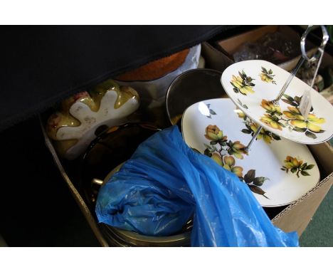 Collection of assorted porcelain and glassware, consisting of a seven commemorative Franklin Mint plates, Suntrae, a ceramic 