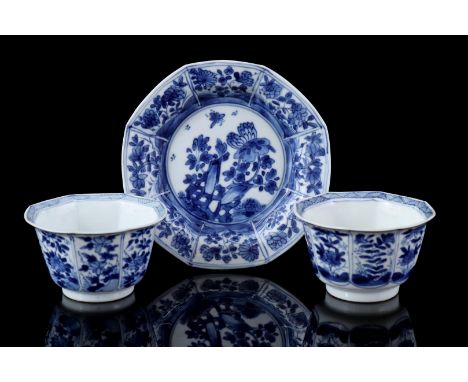 2 octagonal cups and 1 saucer with blue floral decor, marked linzhi, China Kangxi period ca. 1700