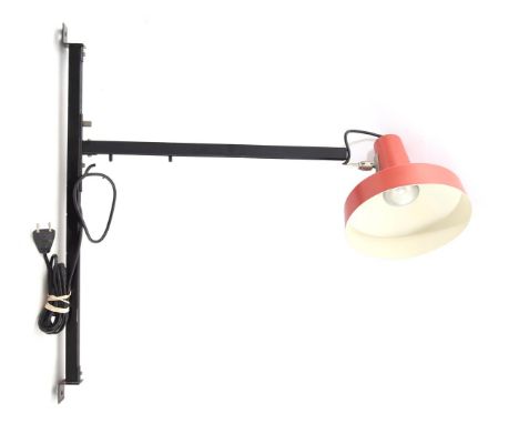 Niek HiemstraBlackened metal and aluminum wall lamp with red shade, design Niek Hiemstra for Hiemstra Evolux, model 'Telescoo