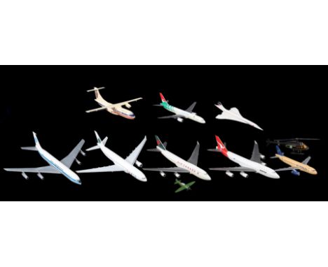 Lot of plastic scale model airplanes including PAN American, Qantas and British Airways, largest 26 cm wide (various damage)