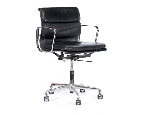 Charles &amp; Ray Eames Chrome-plated aluminum adjustable mobile office chair with imitation leather upholstery, design Charl