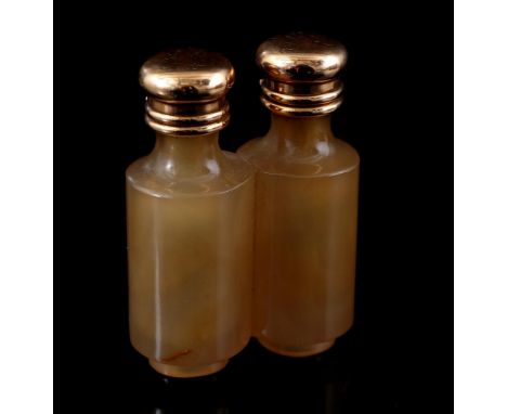 Agate snuff bottle with 2 14k gold caps with initials 'L' and 'K', China 20th century, 6 cm high, gross 58 grams