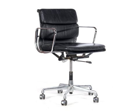 Charles &amp; Ray Eames Chrome-plated aluminum adjustable mobile office chair with imitation leather upholstery, design Charl