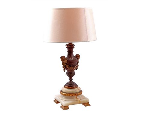 Classic bronze-colored metal table lamp with decoration of putti, garlands, acanthus leaves and wreaths, on onyx base, with u