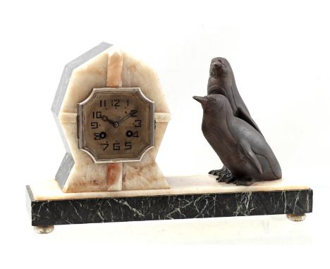 Art Deco marble mantel clock with 2 zamak penguins, Holland early 20th century, 41 cm wide (chip)