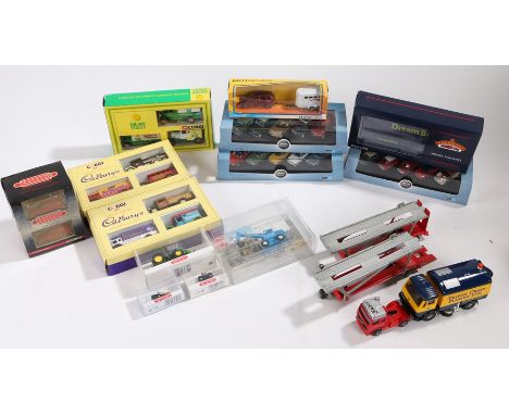 Model vehicles, to include Oxford Automobile Company five vehicle sets, Bachmann 45ft containers and snack car, loose vehicle