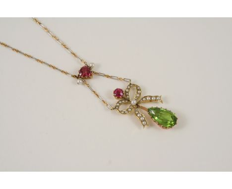 AN EDWARDIAN TOURMALINE, PERIDOT AND PEARL SET PENDANT the pearl set bow design is mounted with a circular pink tourmaline an