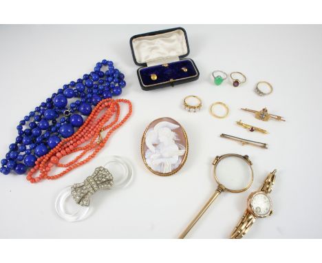 A QUANTITY OF JEWELLERY including a carved shell cameo brooch depicting Hebe, goddess of Youth, a diamond three stone ring, a