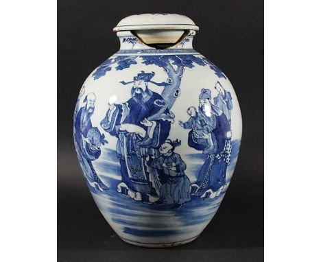 CHINESE OVOID VASE, painted with figures before a dignitary, Kangxi style but 19th Century, with matched cover, height 32.5cm