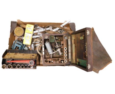 A quantity of tools, to include Bahco spanners, machine vice, a cased Apollo silent grip spanner socket set, and a leather to