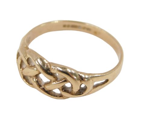 A 9ct gold Celtic knot ring, size N½, 1.9g.