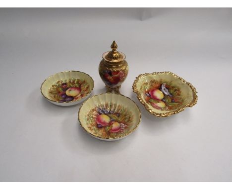 A Worcester lidded jar, a/f, and Aynsley dishes/saucers (4) 
