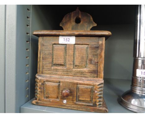A vintage treen hall way lidded box ideal for keys etc
