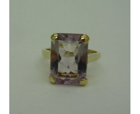 A 9ct gold and amethyst ring, weight 4.7g, size M