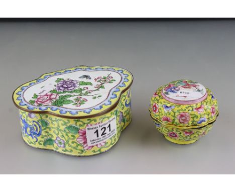 Two Chinese Cloisonné yellow trinket boxes with floral decoration. 