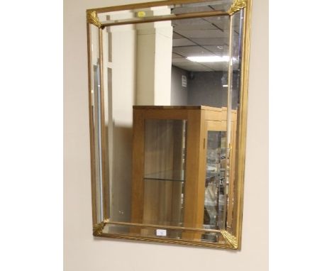 A MODERN DECORATIVE GILT FRAMED MIRROR