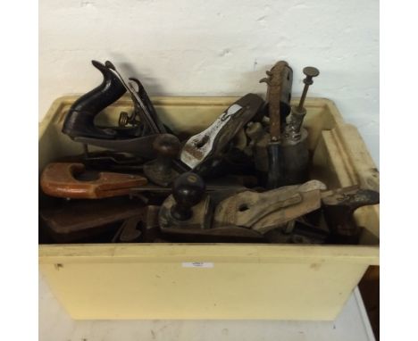 A BOX OF ASSORTED PLANES, BLOW LAMP ETC