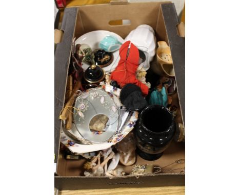 A TRAY OF ASSORTED CHINA AND CERAMICS, TO INCLUDE A PELHAM PUPPET A/F, ETC