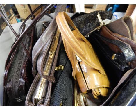 A selection of vintage leather handbags and evening bags (1 box) 