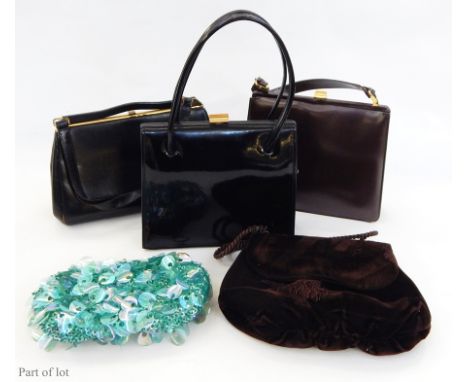 A large quantity of vintage handbags, evening bags, etc. (1 box)  Live Bidding: If you would like a condition report on this 