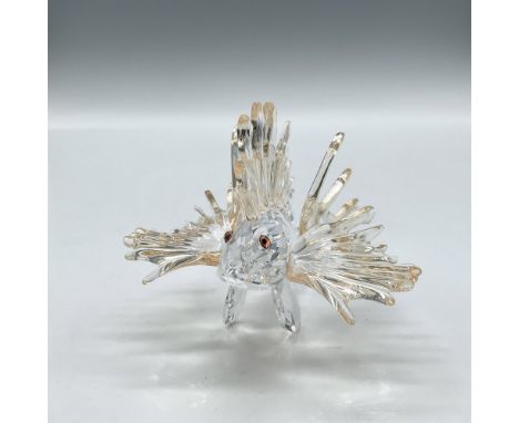 Part of the South Seas theme group, clear crystal figure is adorned with salmon crystal fins and soft pink crystal eyes. Swar