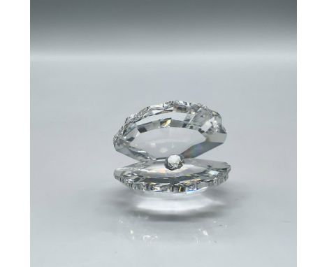 Clear cut crystal mini oyster with crystal pearl. Swarovski backstamp. 191692. This item has its original box: 2.5"H x 3.25" 