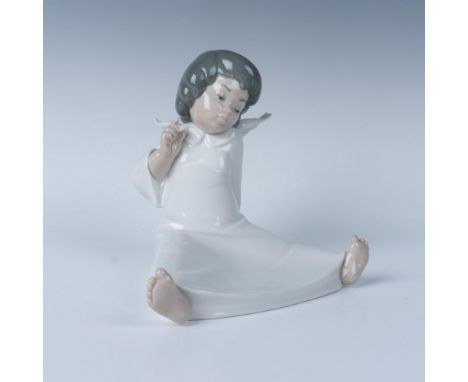 Glossy figure seated with wings spread and hand up as if in conversation. Lladro backstamp. This item has its original box: 7